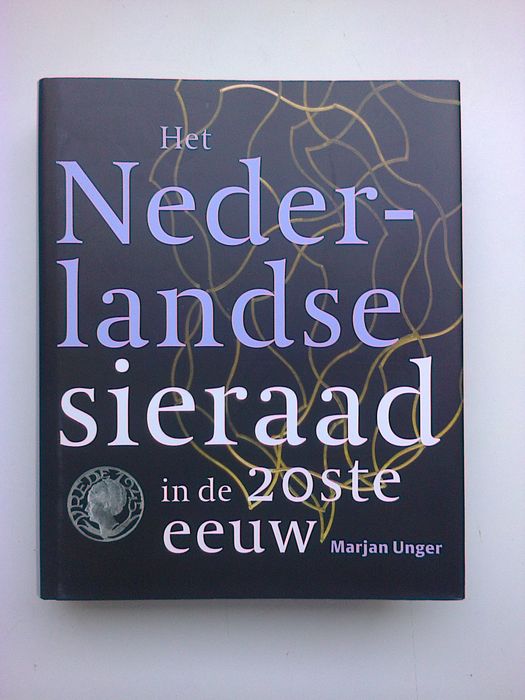 Het Nederlandse sieraad boek van Marjan Unger Kennisbank Zilver.nl